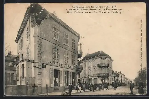AK Saint-Dié, le toit détruit du café de l`Univers après le bombardement du 27 décembre 1941, des gens attroupés