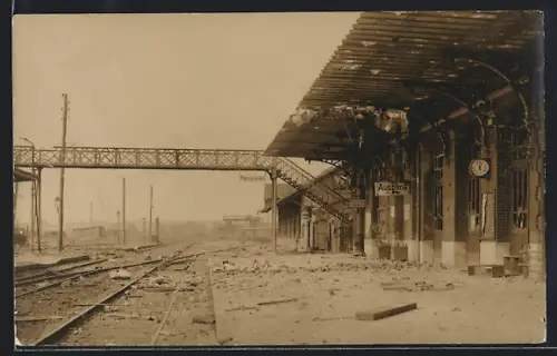 Foto-AK Peronne, Trümmer am Bahnhof im Juli 1916