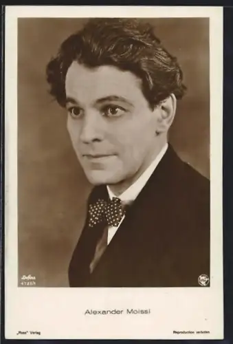 AK Schauspieler Alexander Moissi in Uniform mit Fliege