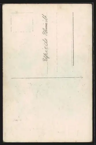 AK Schauspielerin Greta Garbo im edlen Samtkleid mit Perlenkette und Ohrring