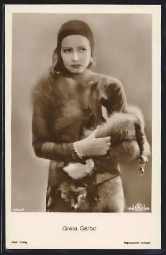 AK Schauspielerin Greta Garbo mit Fuchspelz