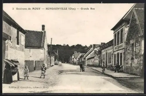 AK Hondainville /Oise, Grande Rue avec passants et bâtiments anciens