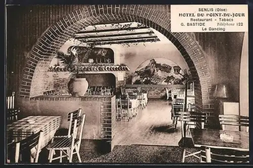 AK Senlis /Oise, Intérieur de l`Hôtel du Point-du-Jour avec décoration murale et mobilier en bois