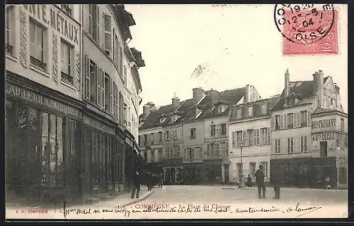 AK Compiègne, La Place du Change avec passants et bâtiments historiques