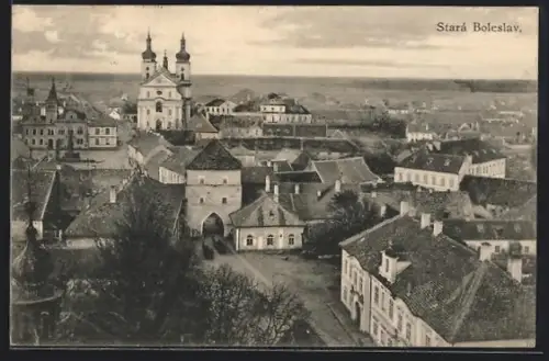 AK Alt Bunzlau / Stara Boleslav / Brandeis (NL), Teilansicht des Ortes mit Kirche