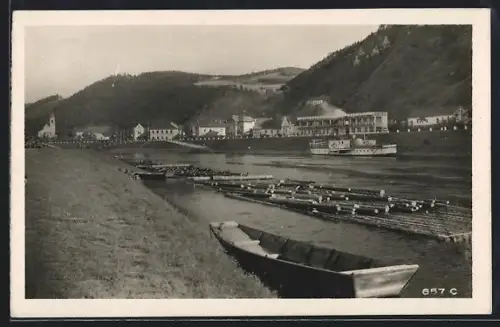 AK Stechovice, Ortsansicht mit Uferblick