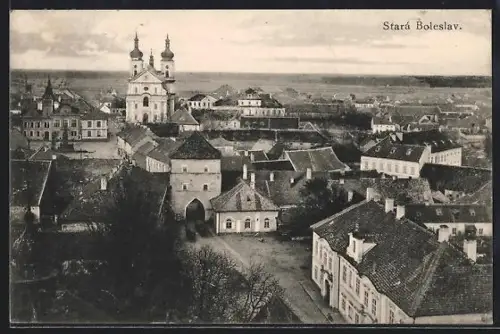 AK Alt Bunzlau / Stara Boleslav / Brandeis (NL), Teilansicht des Ortes mit Kirche