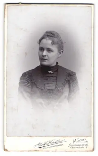 Fotografie Adolf Koestler, München, Neuhauserstr. 29, Porträt einer Frau