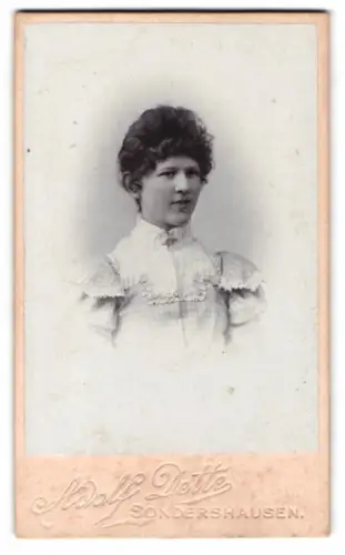 Fotografie Adolf Dette, Sondershausen, Marien Str. 50, Porträt einer jungen Frau