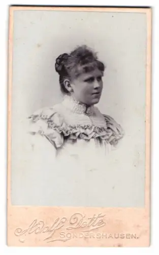 Fotografie Adolf Dette, Sondershausen, Marien Str. 50, Elegantes Porträt einer jungen Frau