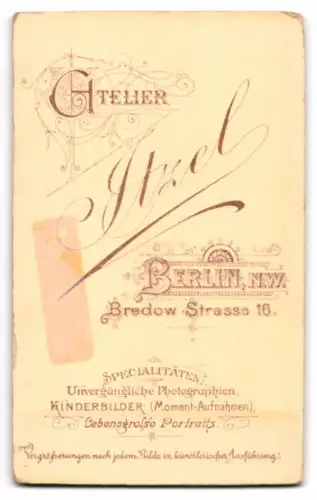 Fotografie Atelier Itzel, Berlin, Bredowstrasse 16, Porträt einer Frau in elegantem Kleid