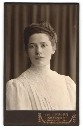 Fotografie Th. Eppler, Dresden, Hauptstrasse 24, Porträt einer Dame