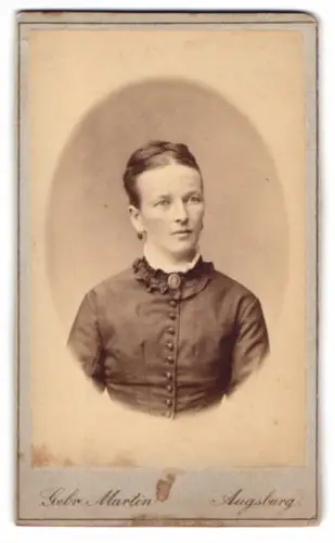 Fotografie Gebr. Martin, Augsburg, Bahnhofstrasse, Porträt von Frau Schetzle, geb. Wecny
