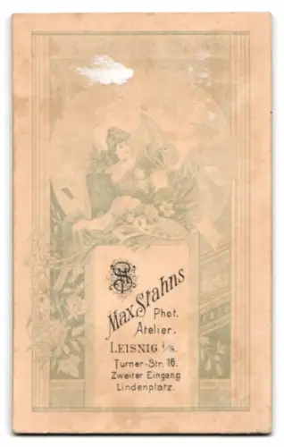 Fotografie Max Stahns, Leisnig, Turner-Str. 16, Kind auf verziertem Stuhl