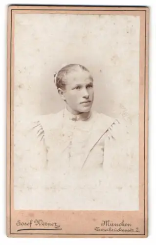 Fotografie Josef Werner, München, Zweibrückenstr. 2, Porträt einer jungen Frau
