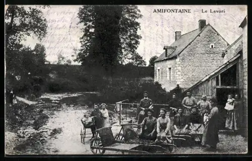 AK Amifontaine, Le Lavoir avec des villageois au bord de la rivière