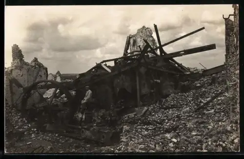 Foto-AK Cerny-en-Laonnois, La sucrerie détruite au Chemin des Dames