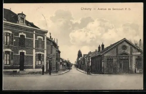 AK Chauny, Avenue de Senicourt P.D., scène de rue avec bâtiments historiques