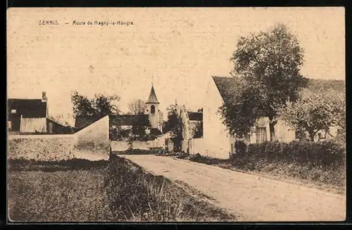 AK Serris, Route de Magny-le-Hongre, vue sur l`église et les maisons rurales