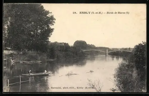 AK Esbly /S.-et-M., Bords de Marne, barques et pont en arrière-plan