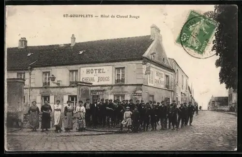 AK St-Soupplets, Hôtel du Cheval Rouge avec groupe de personnes devant l`entrée