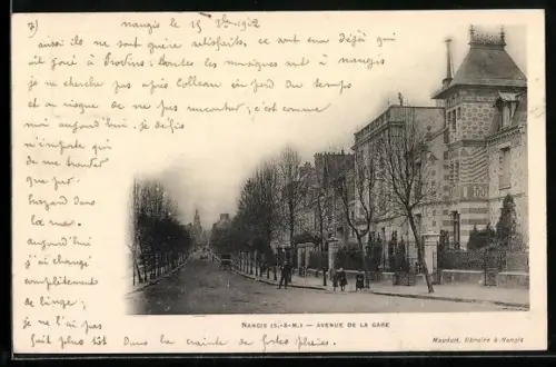AK Nangis /S.-et-M., Avenue de la Gare avec immeubles et arbres en hiver