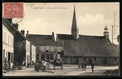 AK Chevru, Place de la Forge avec église et habitants en activité