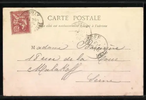 AK Couilly, Rue Pasteur avec passants et bâtiments anciens