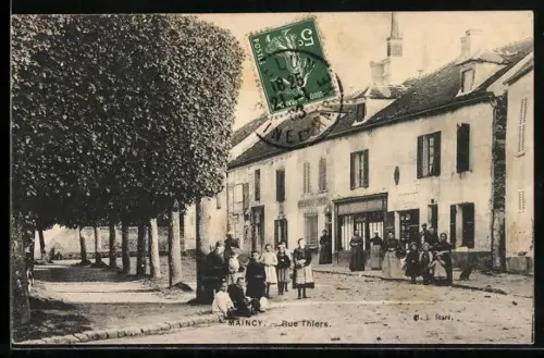 AK Maincy, Rue Thiers avec villageois devant les maisons et arbres alignés