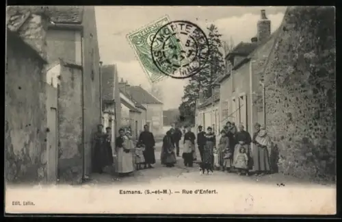AK Esmans /S.-et-M., Rue d`Enfert avec habitants en tenue d`époque