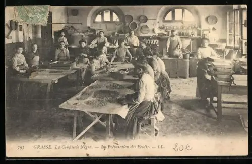 AK Grasse, La Confiserie Nègre, Préparation des fruits