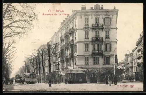 AK Nice, Avenue de la Gare avec tram et immeuble Hôtel Moderne