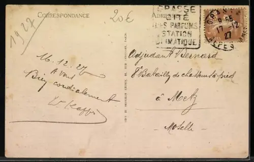 AK Grasse, Boulevard du Jeu de Ballon avec voitures et passants