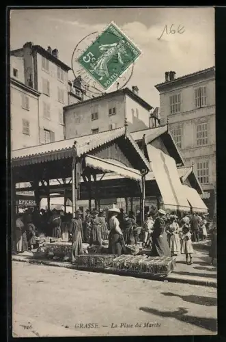 AK Grasse, La Place du Marché animée avec des vendeurs et clients sous une halle en bois