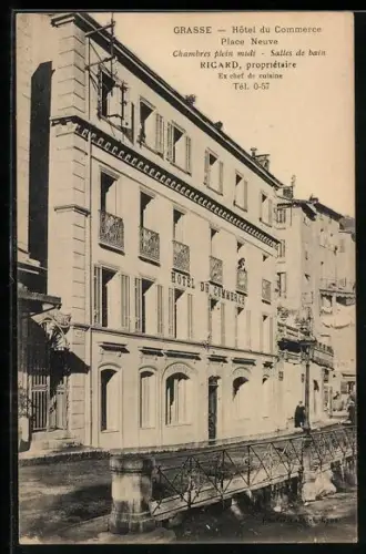 AK Grasse, Hôtel du Commerce à la Place Neuve avec passerelle au premier plan