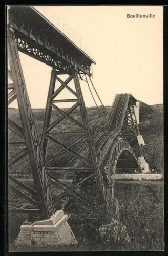 AK Bouillonville, Vue du pont endommagé dans le paysage environnant