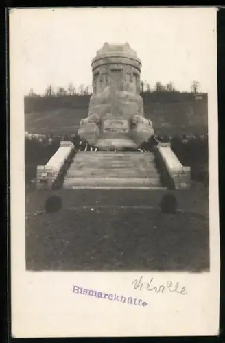 Foto-AK Viéville, Monument commémoratif pour les soldats tombés à Viéville