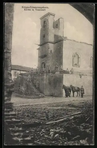 AK Vaucourt, Église pendant la guerre avec soldats et chevaux devant le bâtiment