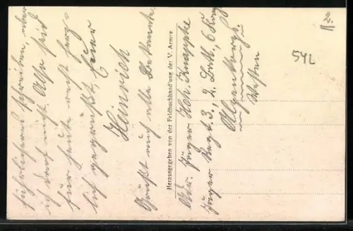 AK Longuyon, Vue aérienne du village avec les voies ferrées et les collines en arrière-plan