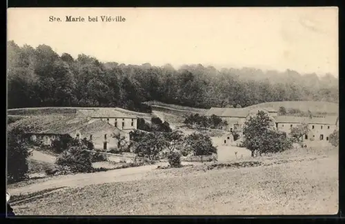 AK Ste. Marie /Viéville, Vue du village entouré de forêt et de champs