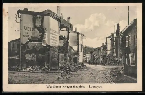 AK Longuyon, Scène du champ de bataille occidental avec bâtiments endommagés