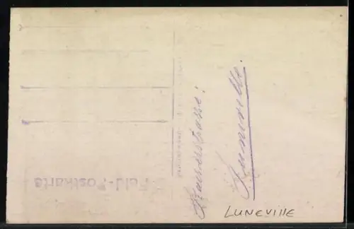 Foto-AK Lunéville, Rue animée avec passants et bâtiments historiques