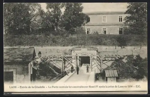 AK Laon, Entrée de la Citadelle, Porte centrale construite par Henri IV après la prise de 1594