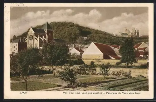 AK Laon, Panorama de Vaux sous Laon avec vue sur la cathédrale et la campagne environnante