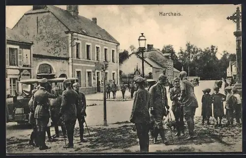 AK Marchais, Soldats rassemblés sur la place du village