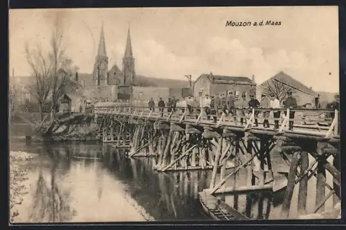AK Mouzon, Pont en bois sur la Meuse avec vue sur l`église