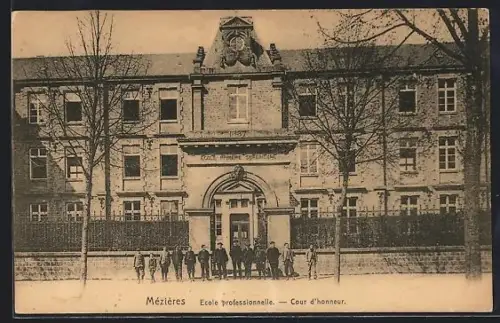 AK Mézières, École professionnelle, Cour d`honneur