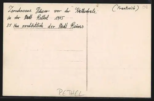 Foto-AK Rethel, Maisons détruites devant la cathédrale en 1915