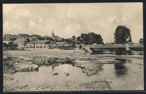 AK Mouron, Vue du village et du pont sur la rivière
