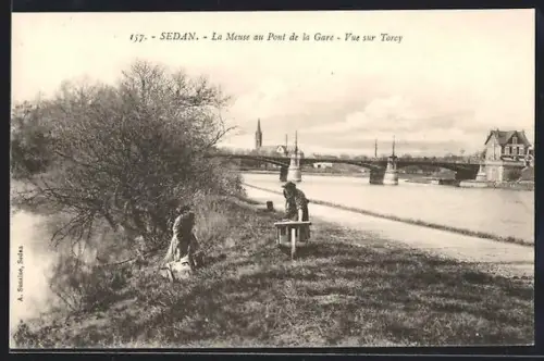 AK Sedan, La Meuse au Pont de la Gare, Vue sur Torcy